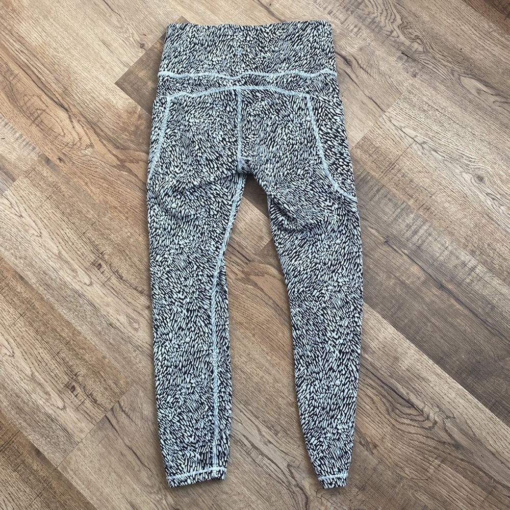 Athleta Ultimate Stash Textured 7/8 Tight Leggings Womens Small - Picture 3 of 3